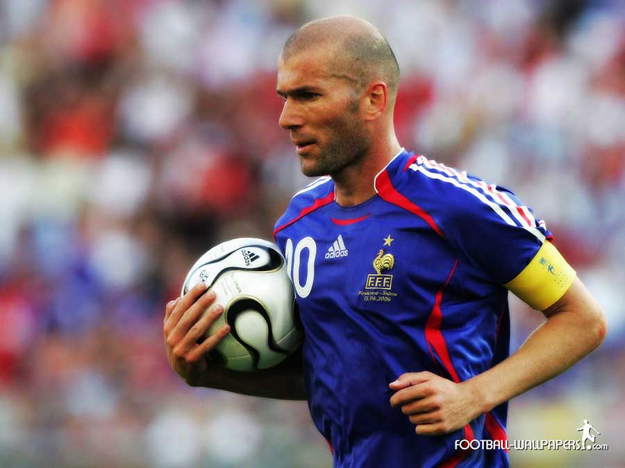 Zidane cũng mặc chiếc áo đấu tuyển Pháp số 10