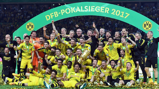 Các cầu thủ của câu lạc bộ bóng đá borussia dortmund ăn mừng chiến thắng