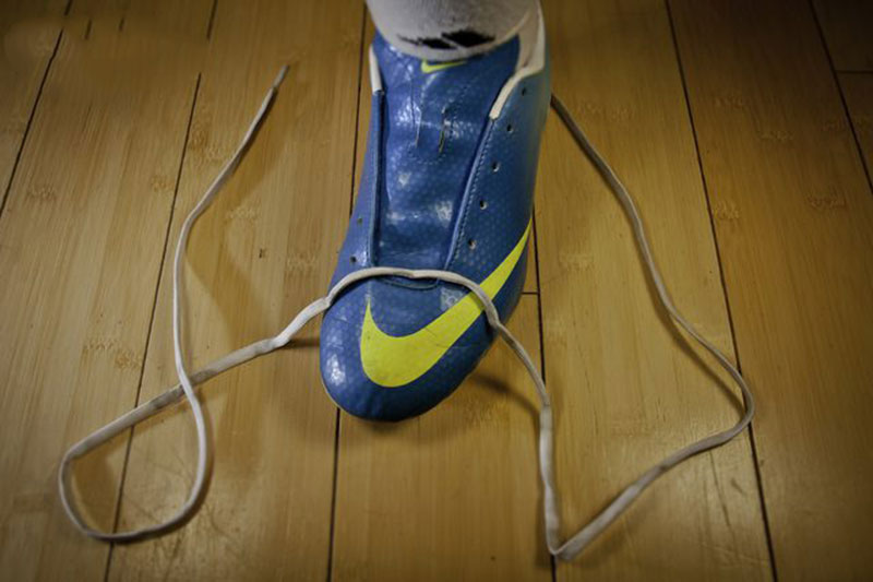 Cách buộc dây giày đá bóng